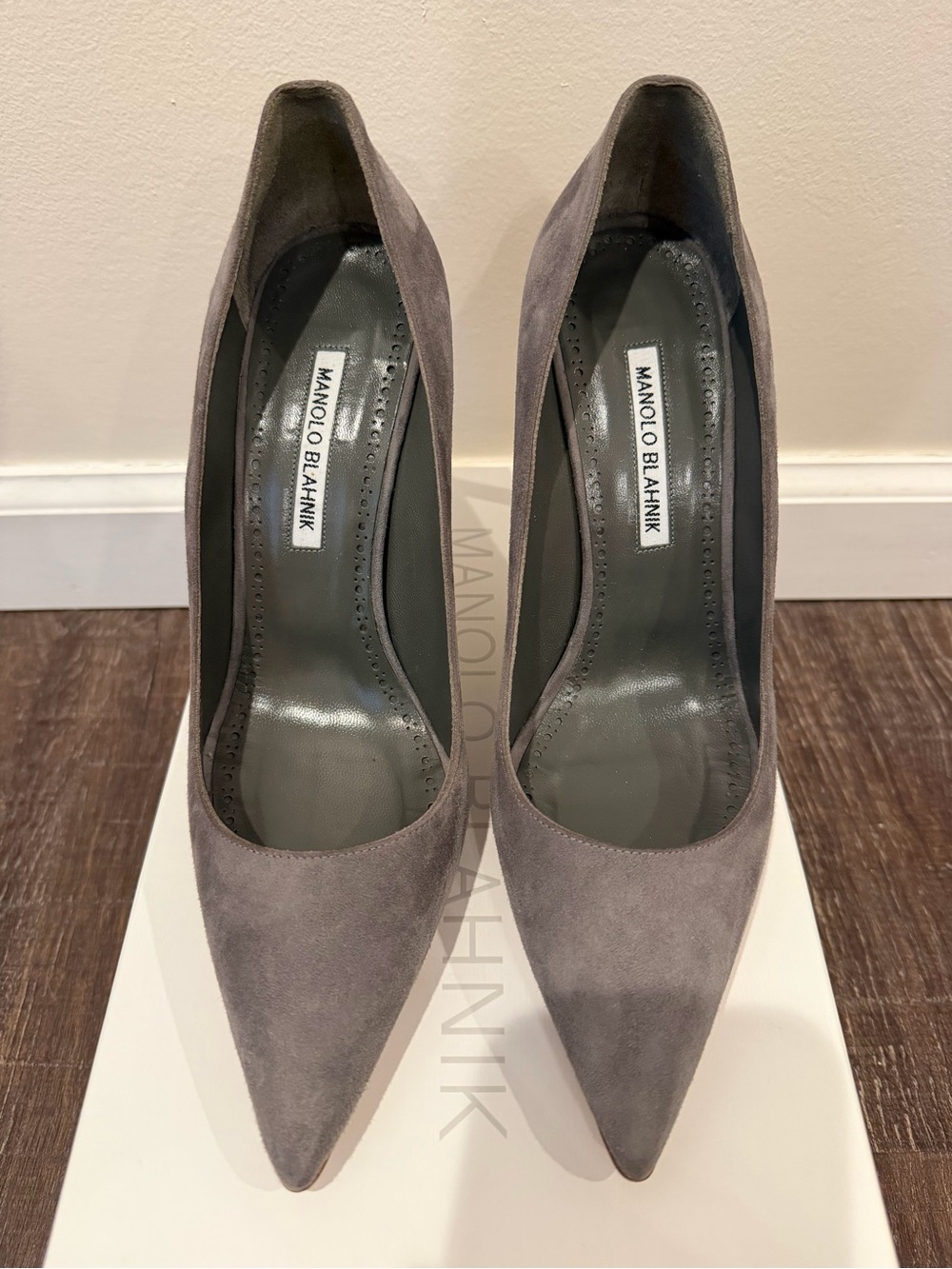 NIB Gray Manolo Blahnik BB 105 Pumps, 40